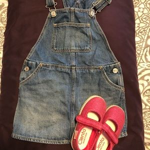 Denim overall dress and hot pink shoes!!!